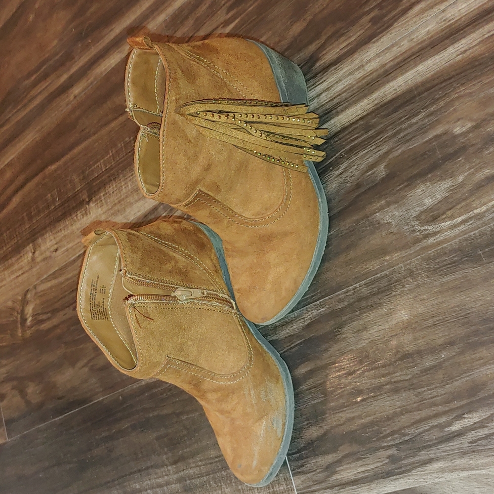 Girls boots